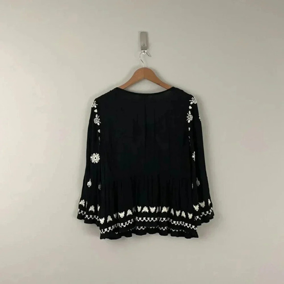 Anthropologie Meadow Rue Gardiner Black Embroidered Top Size Small - Picture 2 of 6